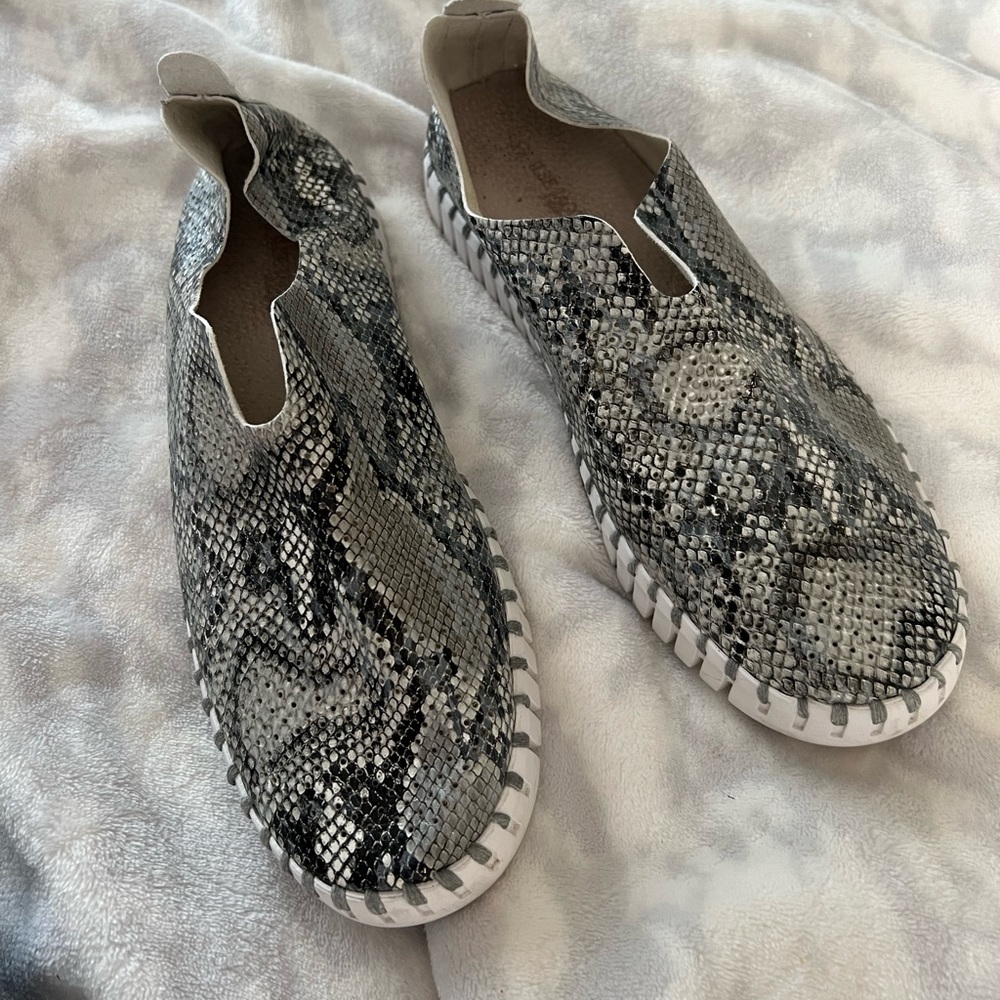 Ilse Jacobsen Snake Print Slip-On Sneakers in Black and White